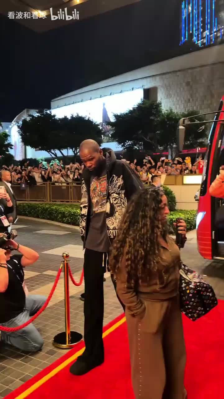 气质这块真的绝了😂 杜小帅抵达澳门 气质盖不住一点！！