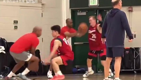 还是没能留下啊！河村勇辉之前快船训练营防守、运控训练都很卖力